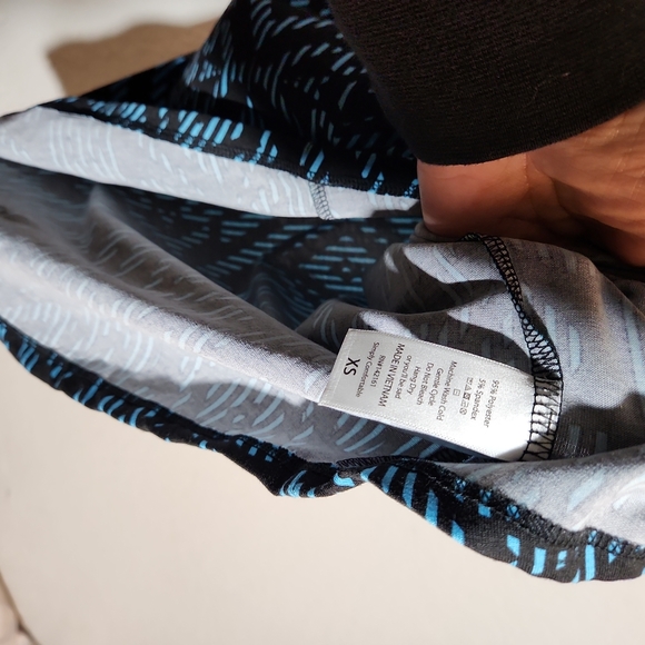 LULAROE XS Irma Oversized Tunic Stretchy Patterned - Picture 3 of 6